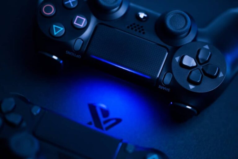 Sony anuncia fim de serviços do PS4 para novos jogos a partir de 2026
