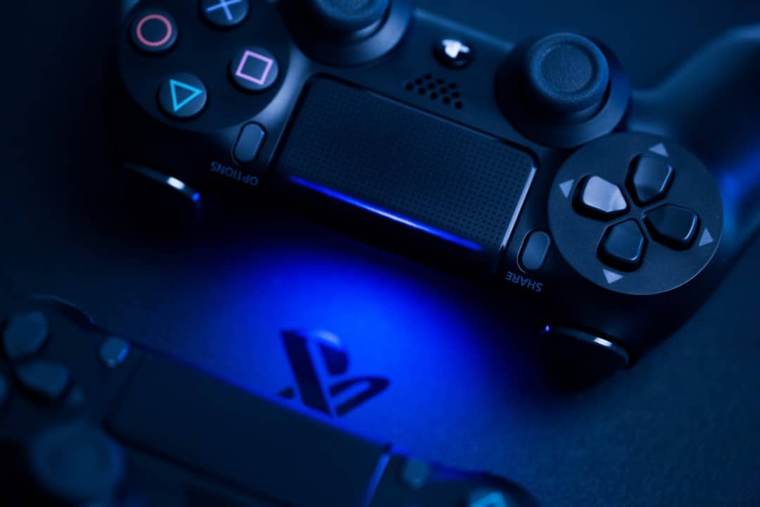 Sony anuncia fim de serviços do PS4 para novos jogos a partir de 2026